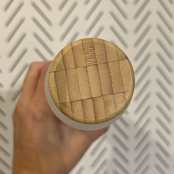Veronica Beard Frosted Glass Water Bottle Bamboo Lid 20oz Reusable Eco-Friendly - Picture 7 of 7